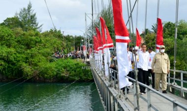 Jokowi Resmikan Jembatan Gantung Wear Fair di Maluku Tenggara